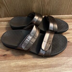 Vionic SHORE SZ 9 bronze metallic adjustable velcro 2 strap comfort sandals EUC